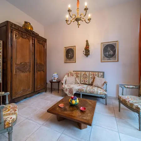 Les Caleches De L'hotel De Beaumont